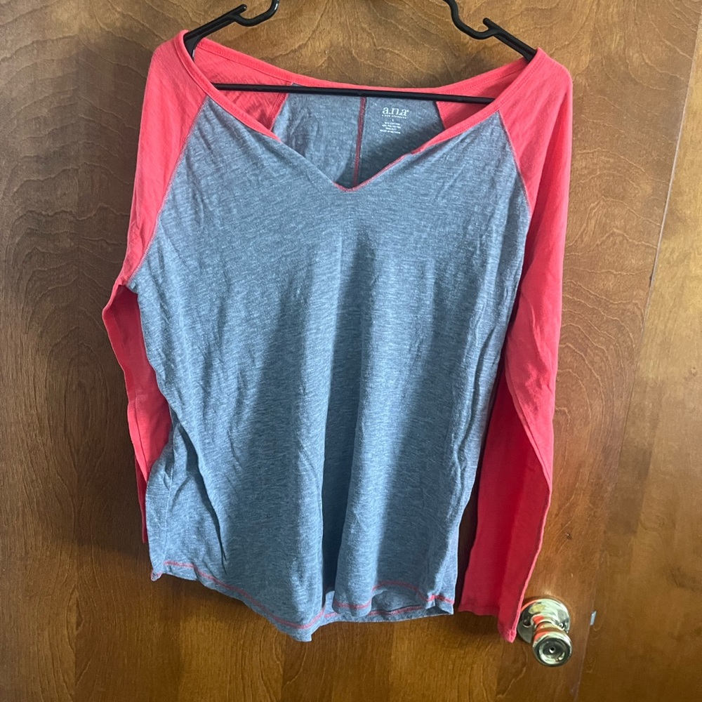 Long sleeve V neck tee